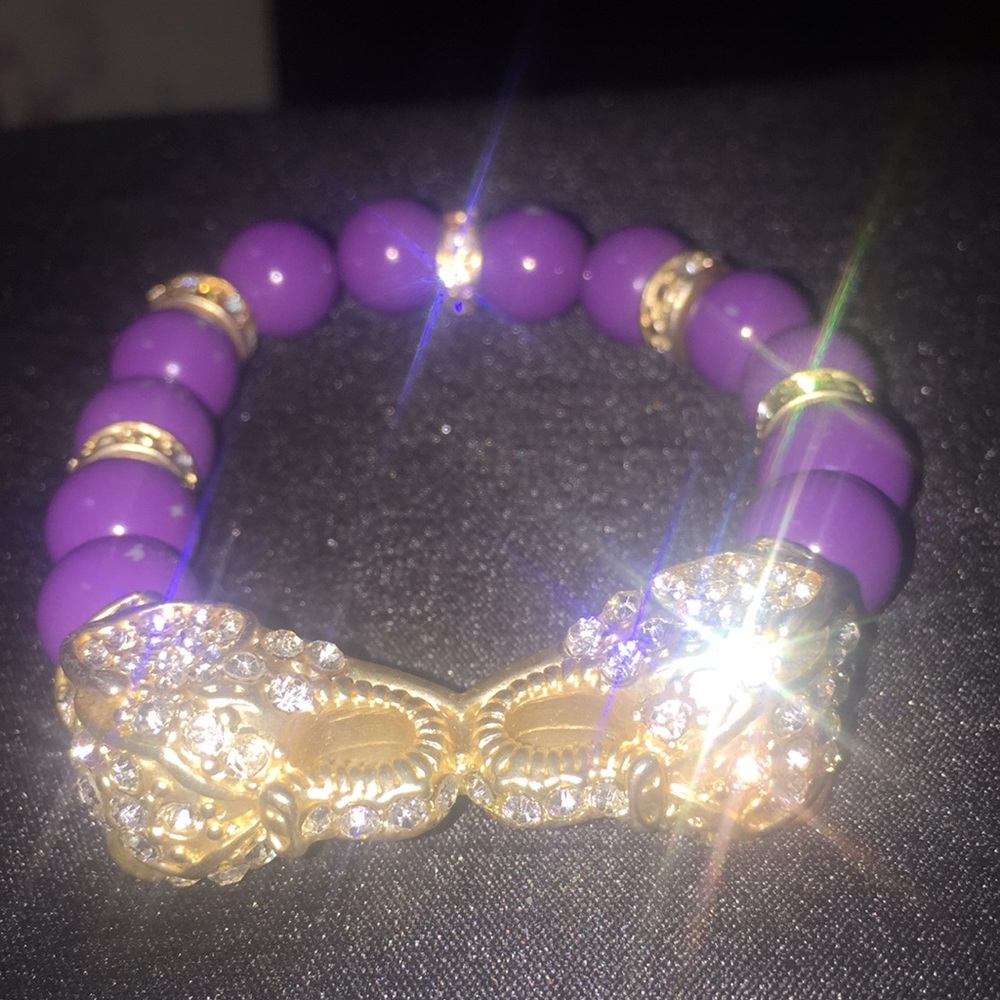 ❣️SOLD❣️Stretch diamond look encrusted elephant